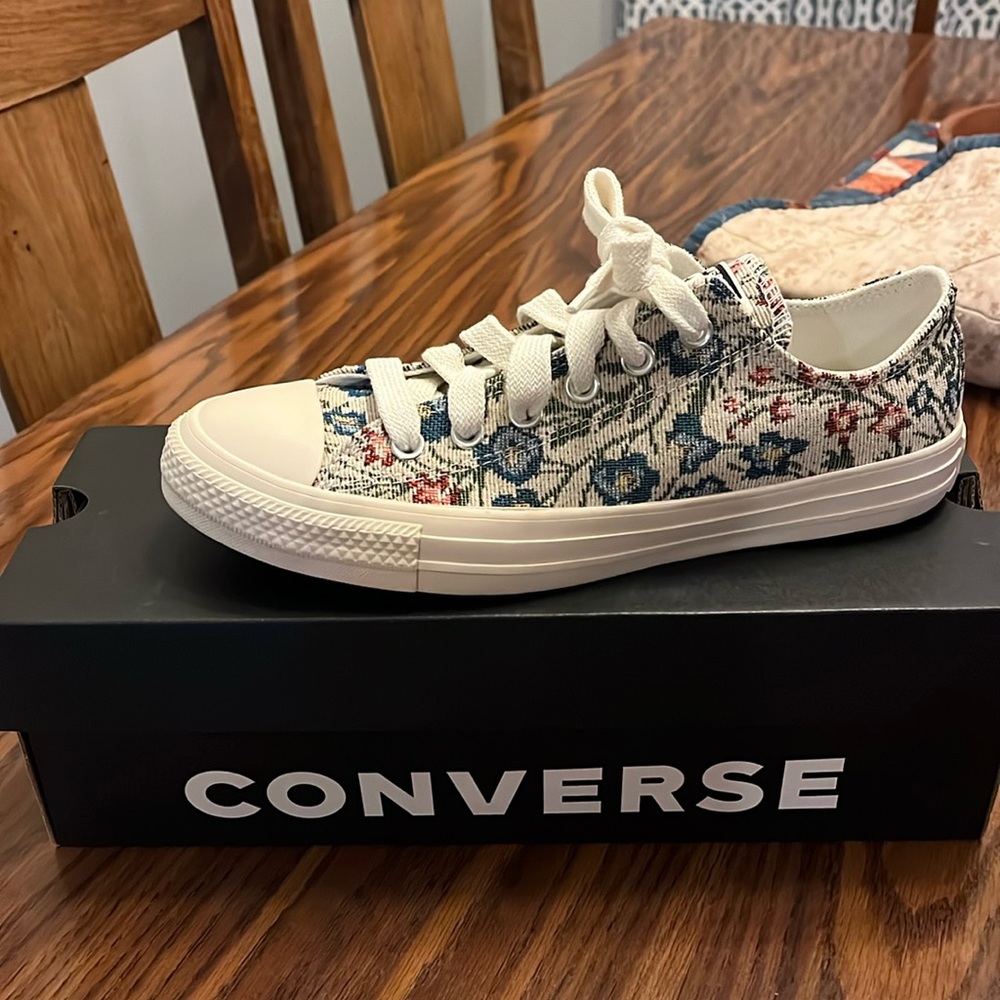 NEW Converse All Star “Floral Tapestry” in Egret/natural ivory